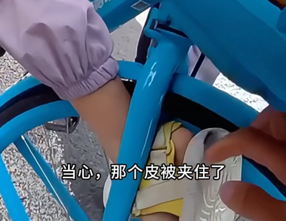 普惠配资 共享单车私加“带娃神器” 消防实测：不安全且违规！